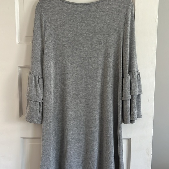 Gray ruffled half sleeve mini/midi dress. Size Medium. Excellent condition. - Picture 5 of 8